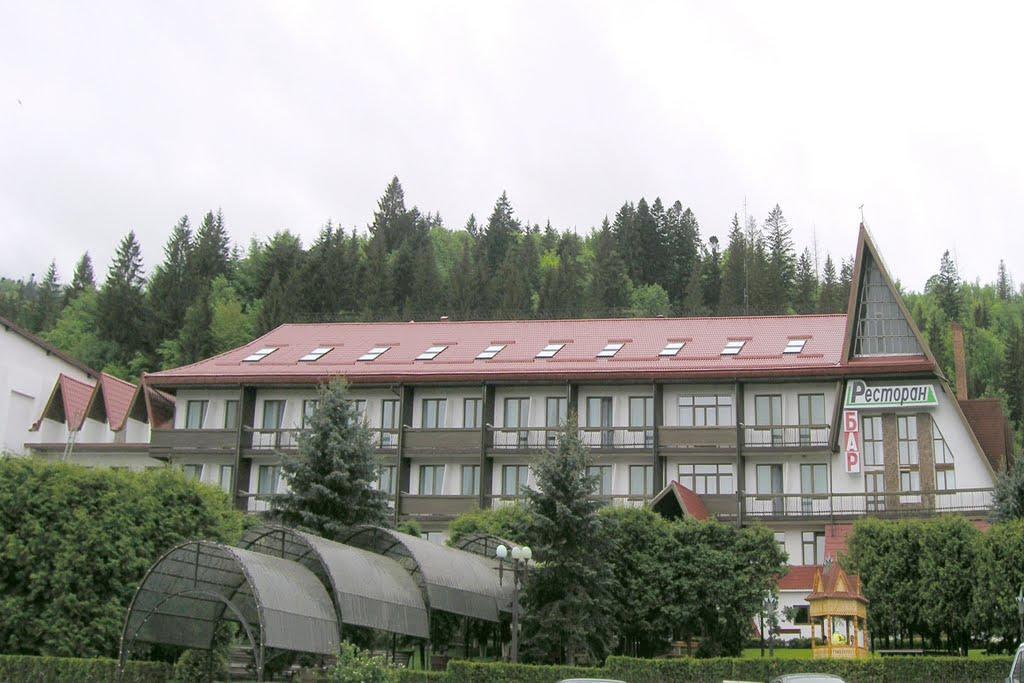 ホテルKarpaty ヤレムチャ エクステリア 写真