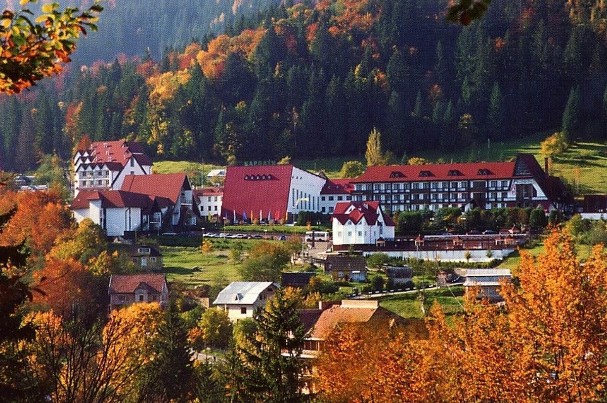 ホテルKarpaty ヤレムチャ エクステリア 写真